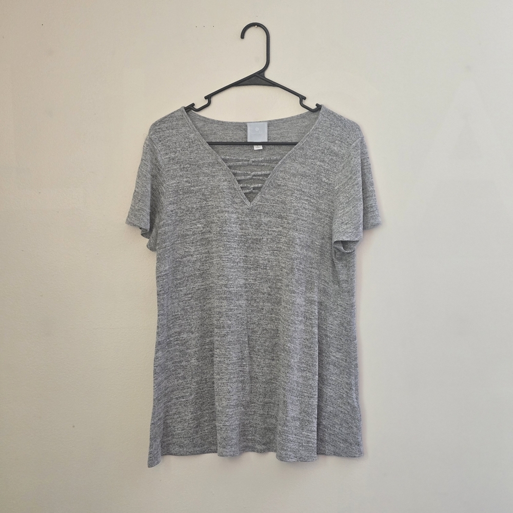 DB Sunday Women's Large Gray V-Neck Top